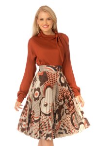 Fusta plisata Pretty Girl bej cu imprimeu floral din piele intoarsa