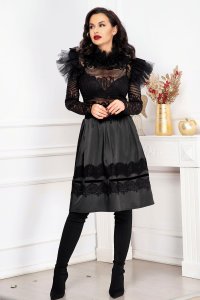 Bluza din dantela Venezia neagra cu guler amplu si volane la umeri