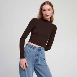 Crop top din tricot striat - Maro